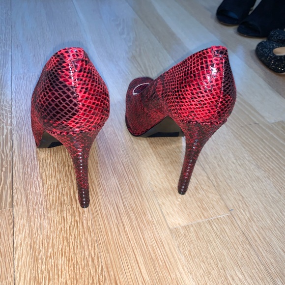 GUESS Snakeskin Honora Peep-Toe Platform Pumps - Picture 3 of 6